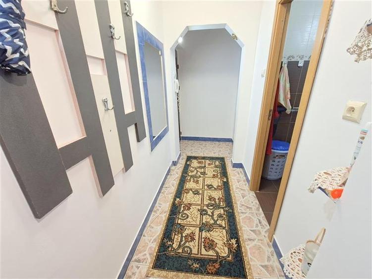 Apartament cu 3 camere nedecomandat în 9 Mai