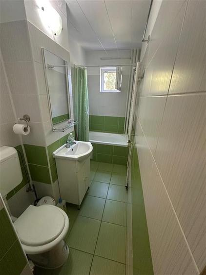 Apartament cu 3 camere semidecomandat în Spitalul Județean