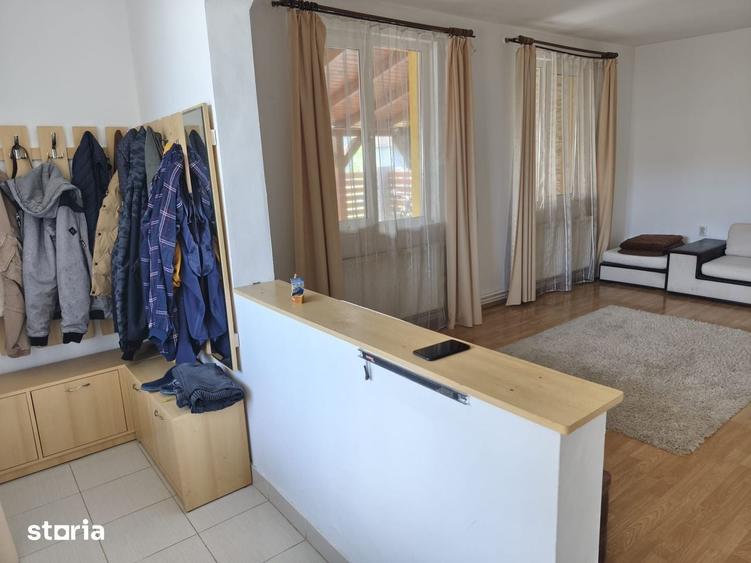 Casă cu 3 camere cu Teren 400 Mp în Acățari
