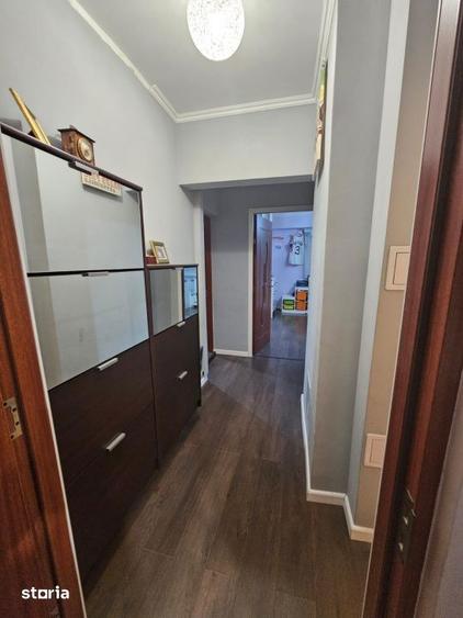 Apartament cu 3 camere semidecomandat, mobilat în Aviației