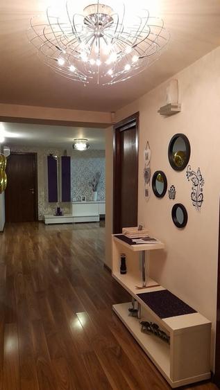 Apartament cu 5 camere decomandat, mobilat în Central