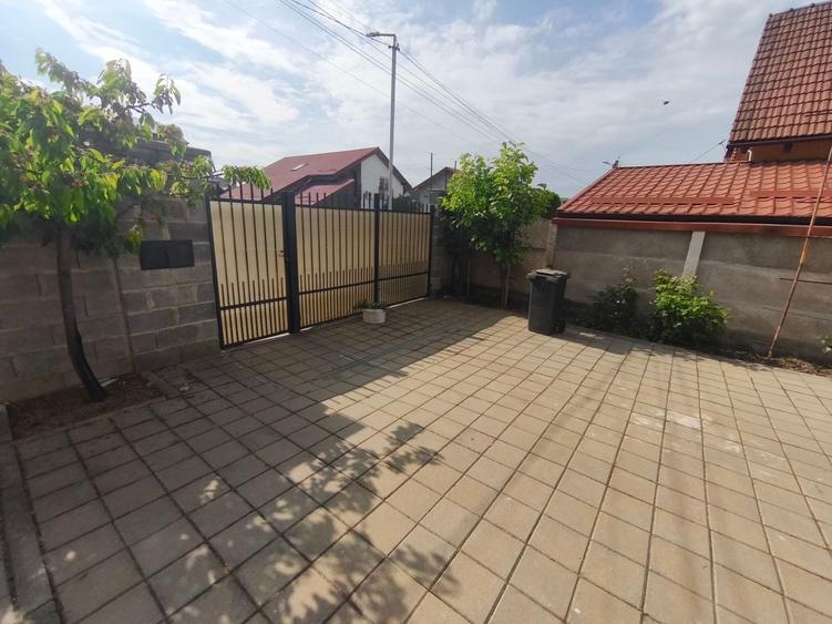 Duplex cu 7 camere cu Canalizare în Chișoda