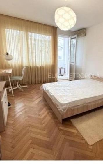Garsonieră decomandată, mobilată în Calea Victoriei