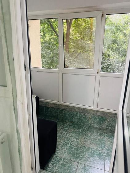 Apartament cu 3 camere decomandat, mobilat în Tei
