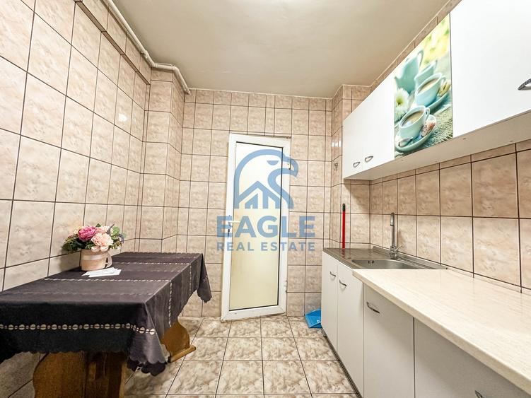 Apartament cu 2 camere semidecomandat, mobilat în Tomis III