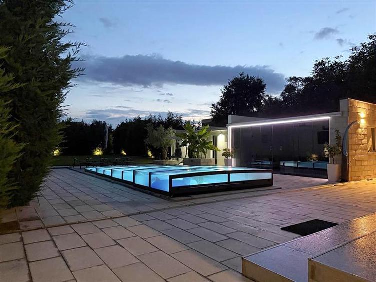Casă individuală cu 4 camere cu Piscina în Fabric