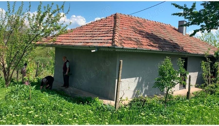 Casă cu 4 camere cu Teren 2020 Mp în Huși
