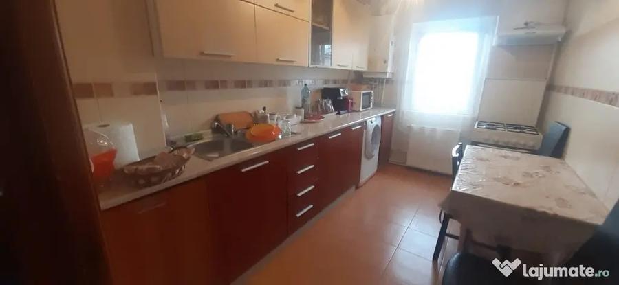 Dobrogei, 3 camere, etaj 4, acoperis nou, 78000E - 1