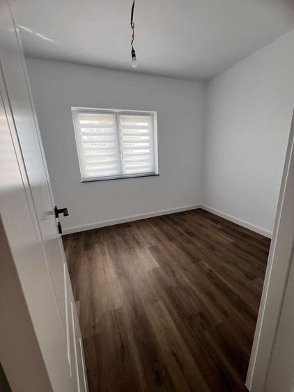 Casă cu 4 camere în Boșteni