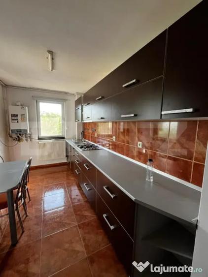 Apartament cu 3 camere semidecomandat în Unirea