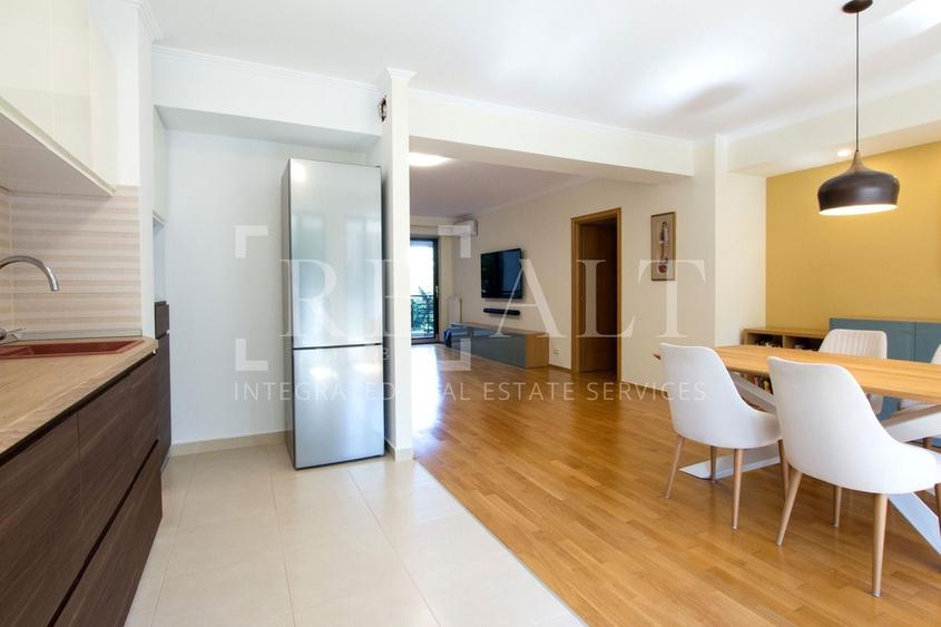 Apartament cu 4 camere semidecomandat, mobilat în Ștefan cel Mare