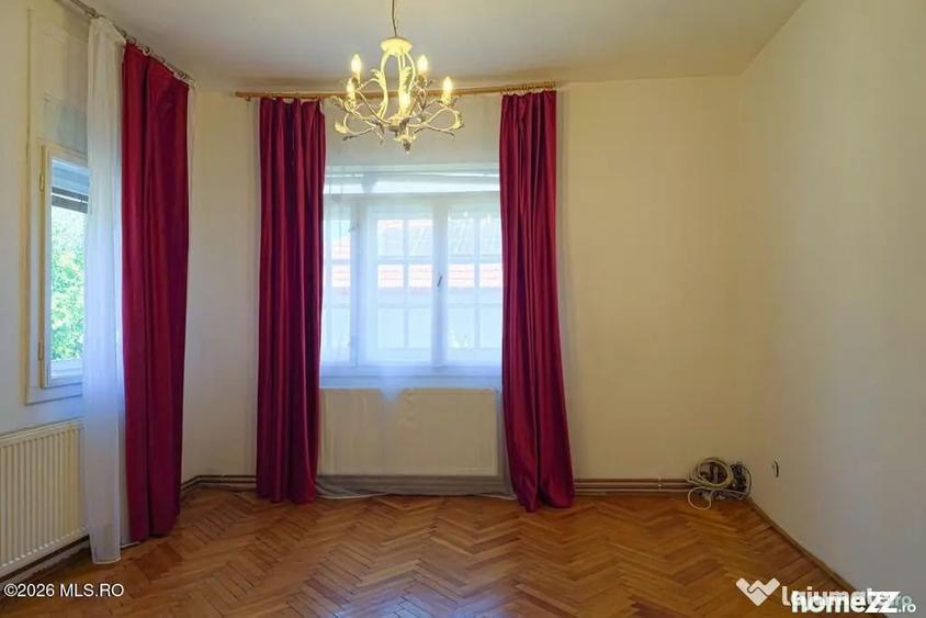 Casă cu 11 camere cu Teren 535 Mp în Freidorf