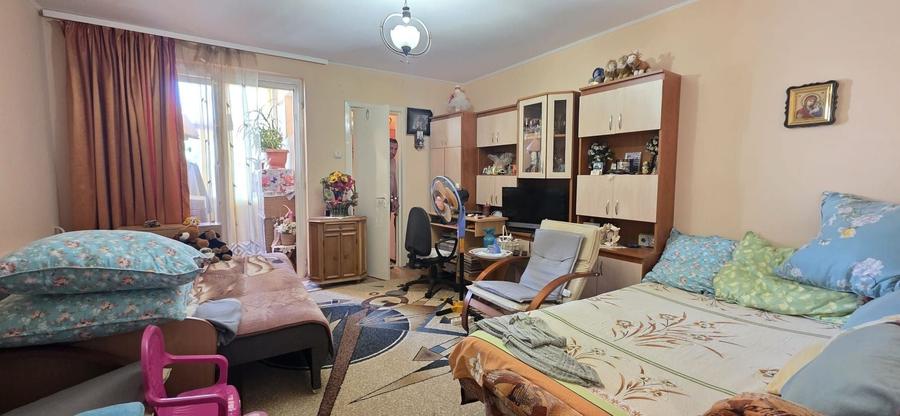 Garsonieră decomandată, mobilată în Far