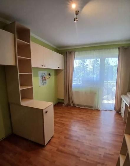 Apartament cu 4 camere semidecomandat, mobilat în Gheorgheni