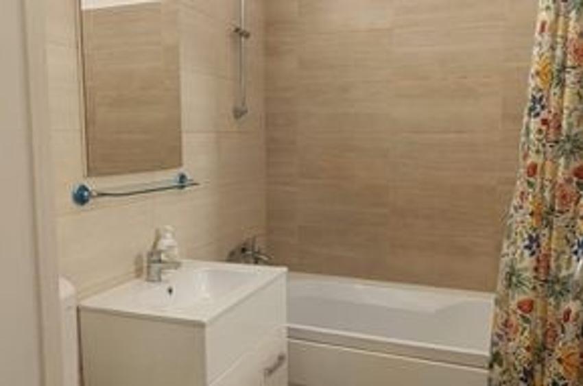 Apartament cu 2 camere semidecomandat în P-ța Victoriei