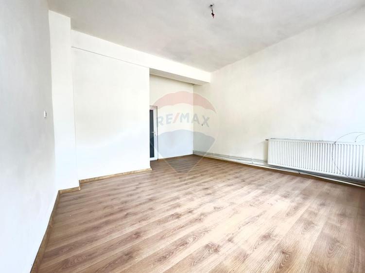 Casă individuală cu 3 camere cu Teren 60 Mp în Central