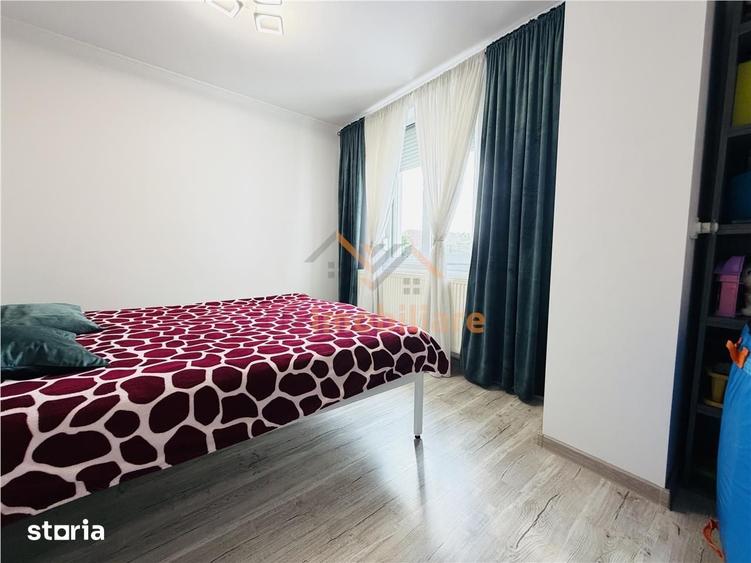 Casă cu 5 camere cu Teren 1000 Mp în Girișu de Criș