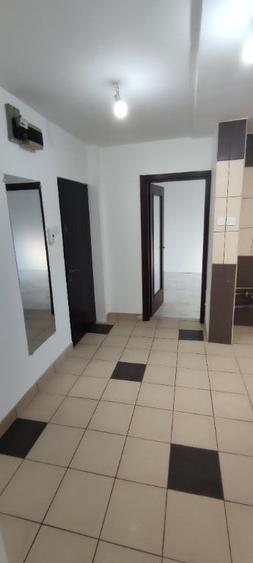 Apartament cu 2 camere decomandat în Titan