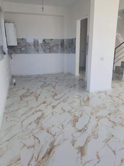 Casă cu 4 camere în Drumul Carului