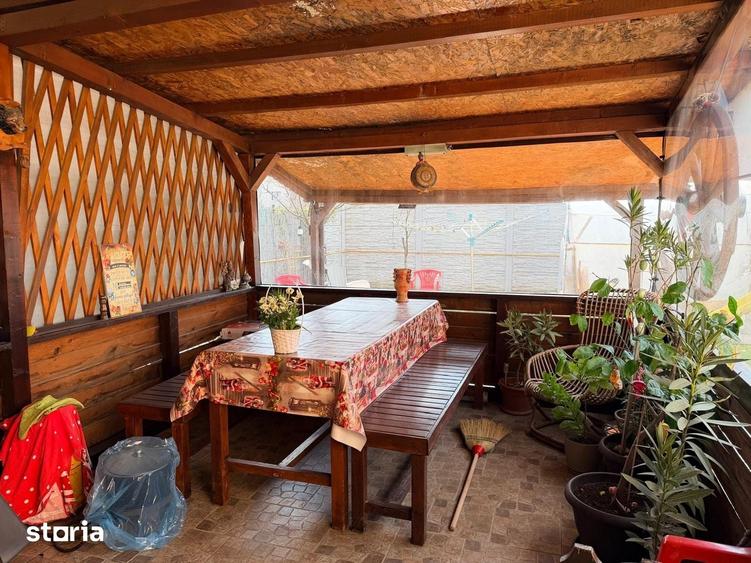 Casă cu 4 camere cu Teren 484 Mp în Romanești