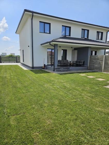 Duplex cu 4 camere cu Canalizare în Moșnița Nouă