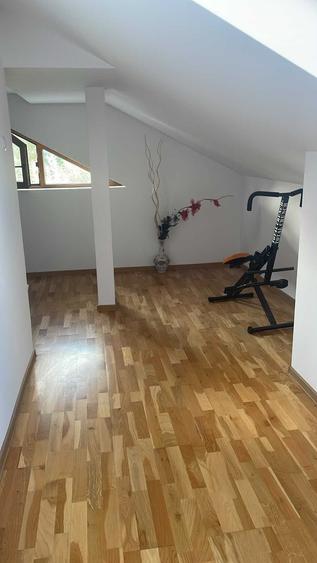Casă cu 4 camere în Dumbrava