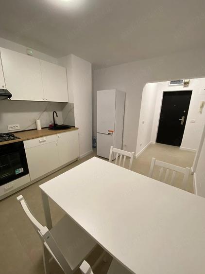 Apartament cu 6 camere decomandat în Drumul Taberei