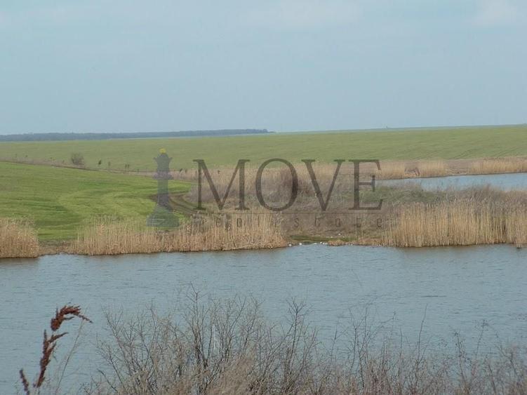 Teren agricol extravilan de 220000 mp, în Est