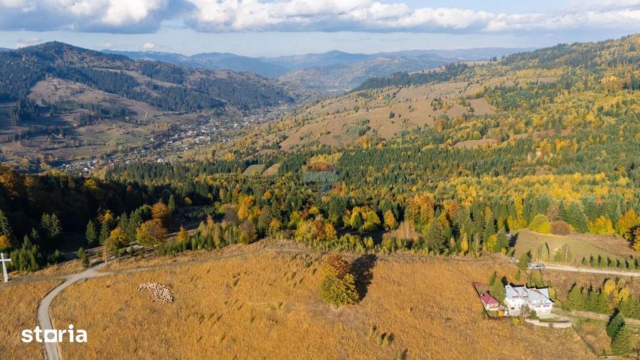 Teren de 7785 mp, în Ceahlău