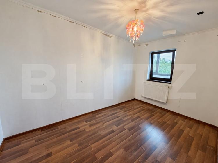 Apartament cu 3 camere semidecomandat în Bucium