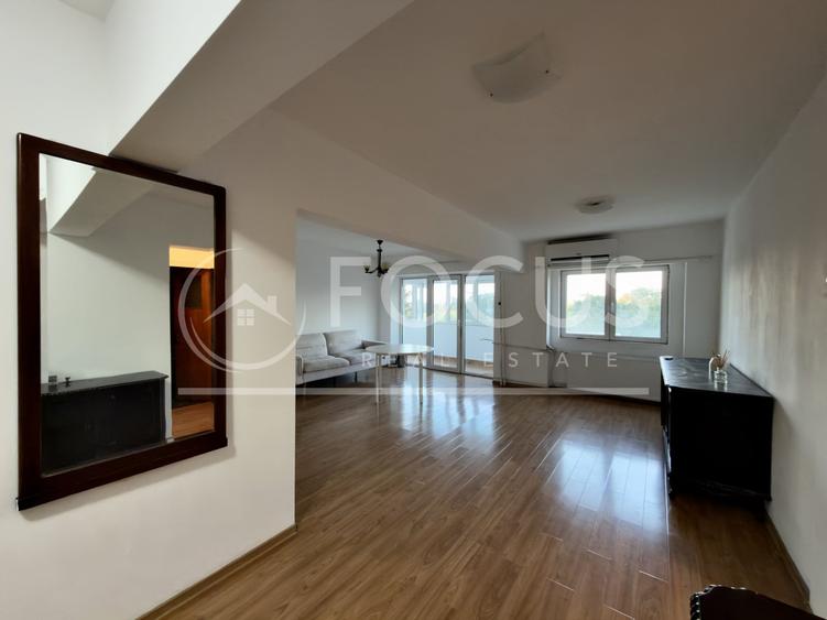 Apartament cu 3 camere semidecomandat, mobilat în Tei