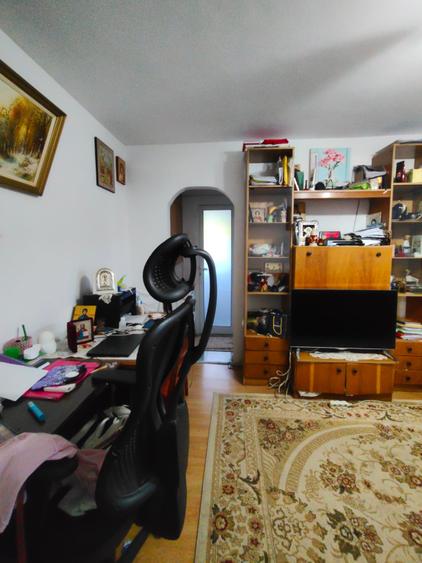 Apartament cu 3 camere semidecomandat în Păcurari