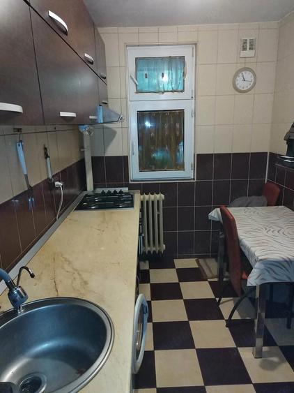 Apartament cu 3 camere decomandat în Berceni