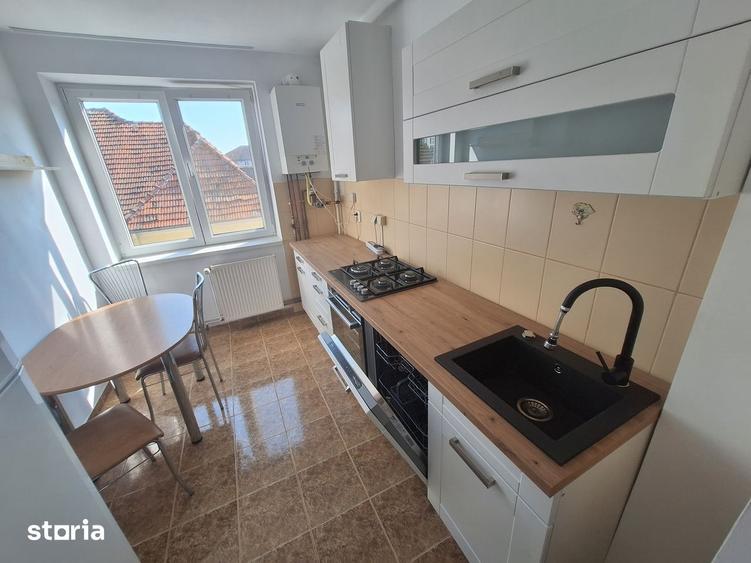 Apartament cu 3 camere în Badea Cârțan