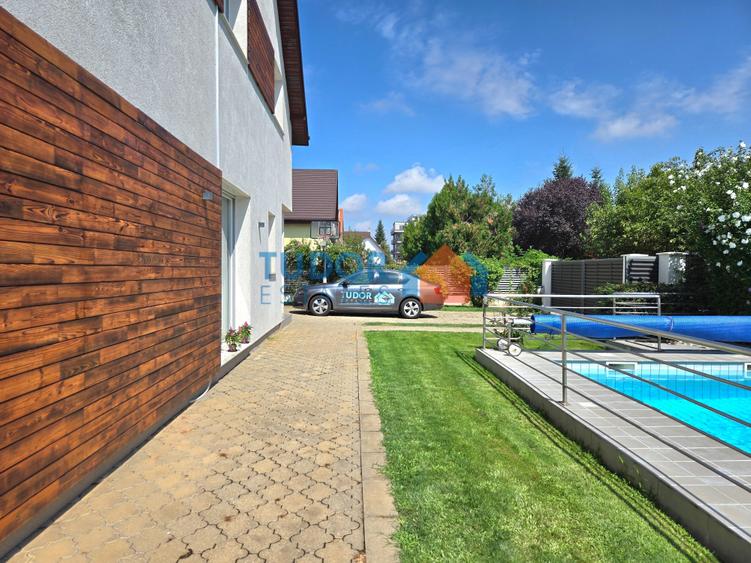 Renovated 6 Bedroom Luxury Villa with Private Garden, Swimming Pool & Sauna - 31