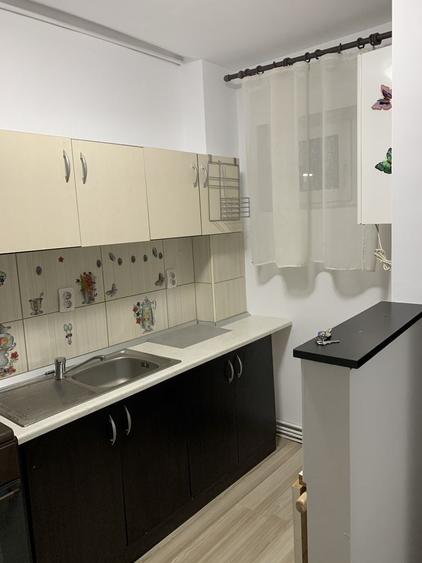 Garsonieră decomandată în Tudor