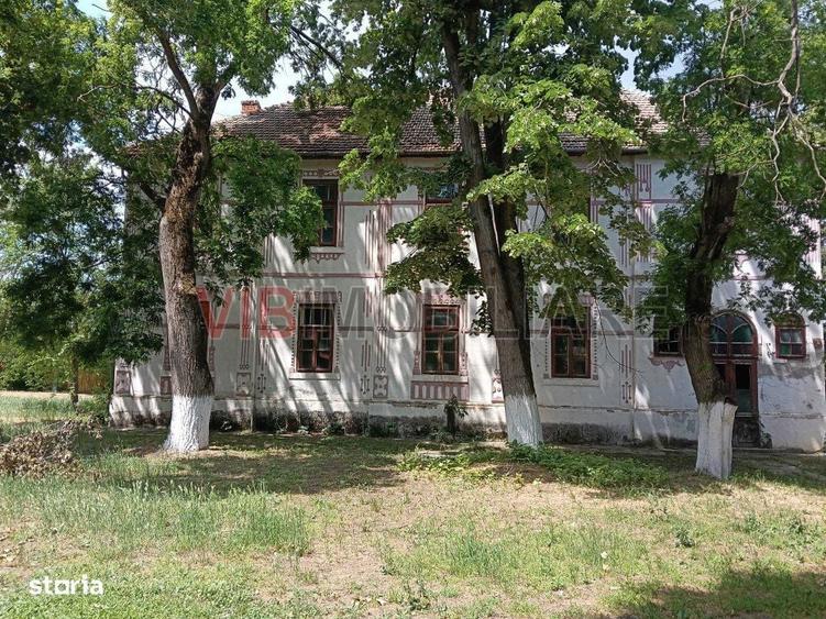 Spațiu comercial, de 3,418 mp, în Rontău