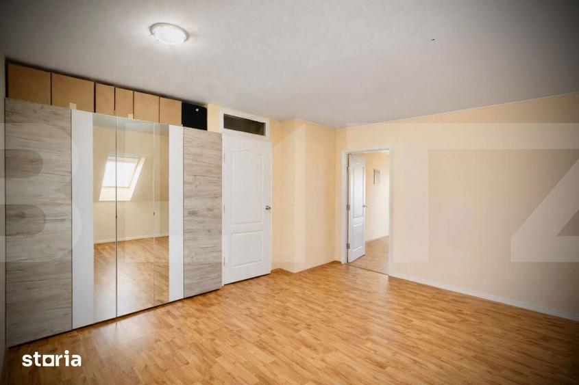 Casă cu 5 camere cu Teren 890 Mp în Ghioroc