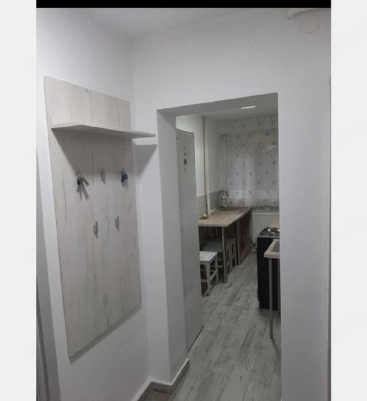 Apartament cu 3 camere decomandat în Cornișa
