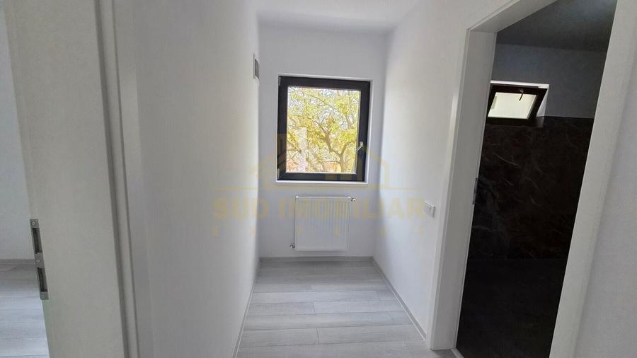Duplex cu 7 camere cu Canalizare în Central