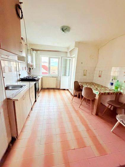 Apartament cu 2 camere decomandat în Industrială