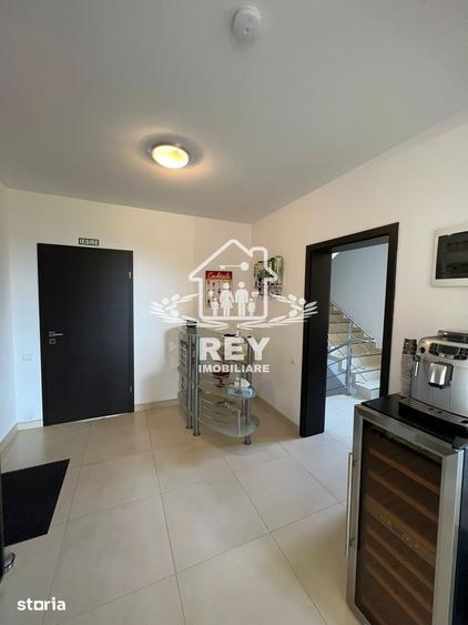 Casă cu 10 camere cu Teren 250 Mp în Central