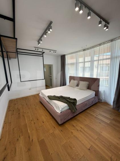 Apartament cu 3 camere semidecomandat în Central