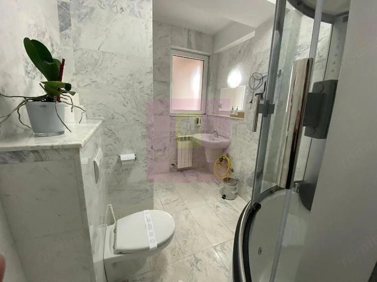 Apartament cu 5 camere decomandat în Unirii