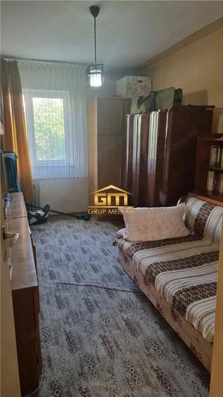 Apartament cu 3 camere decomandat în Traian