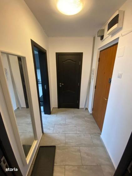 Apartament cu 3 camere semidecomandat, mobilat în Titan