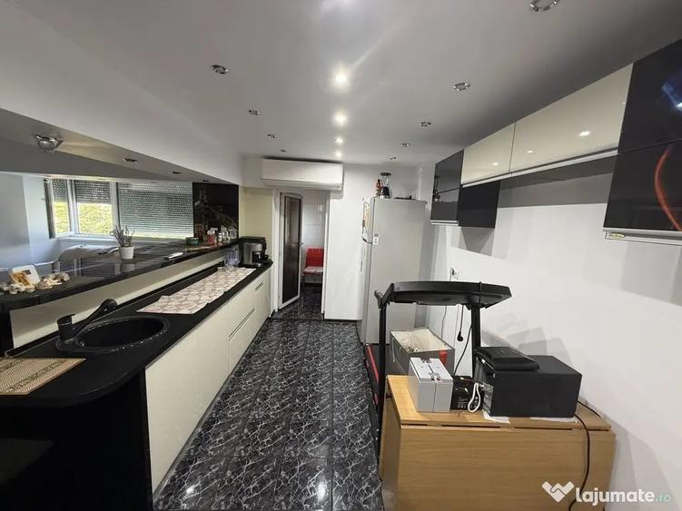 Apartament cu 4 camere decomandat în Central