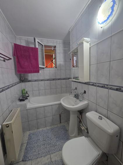 Apartament cu 3 camere semidecomandat în Țiglina 3