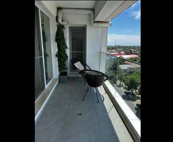 Apartament cu 3 camere decomandat, mobilat în Parcul Carol
