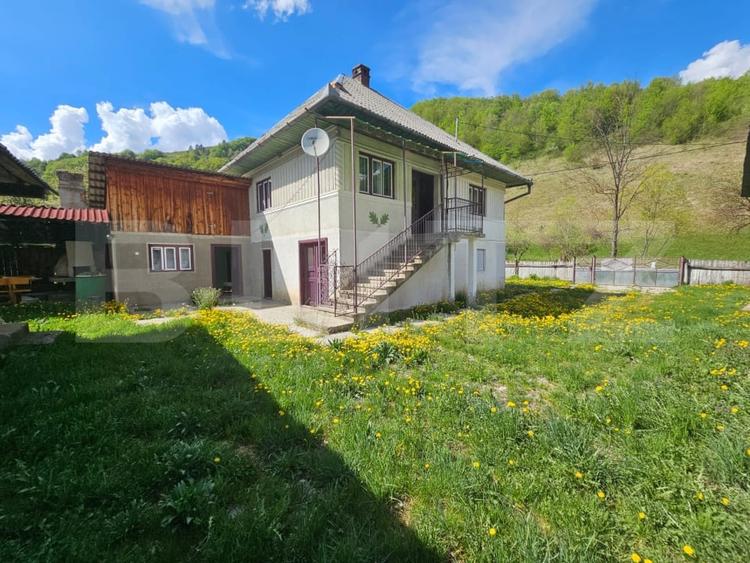 Casă individuală cu 5 camere cu Teren 2000 Mp în Ghioncani